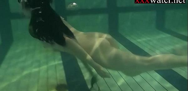  Underwater erotics and gymnastics